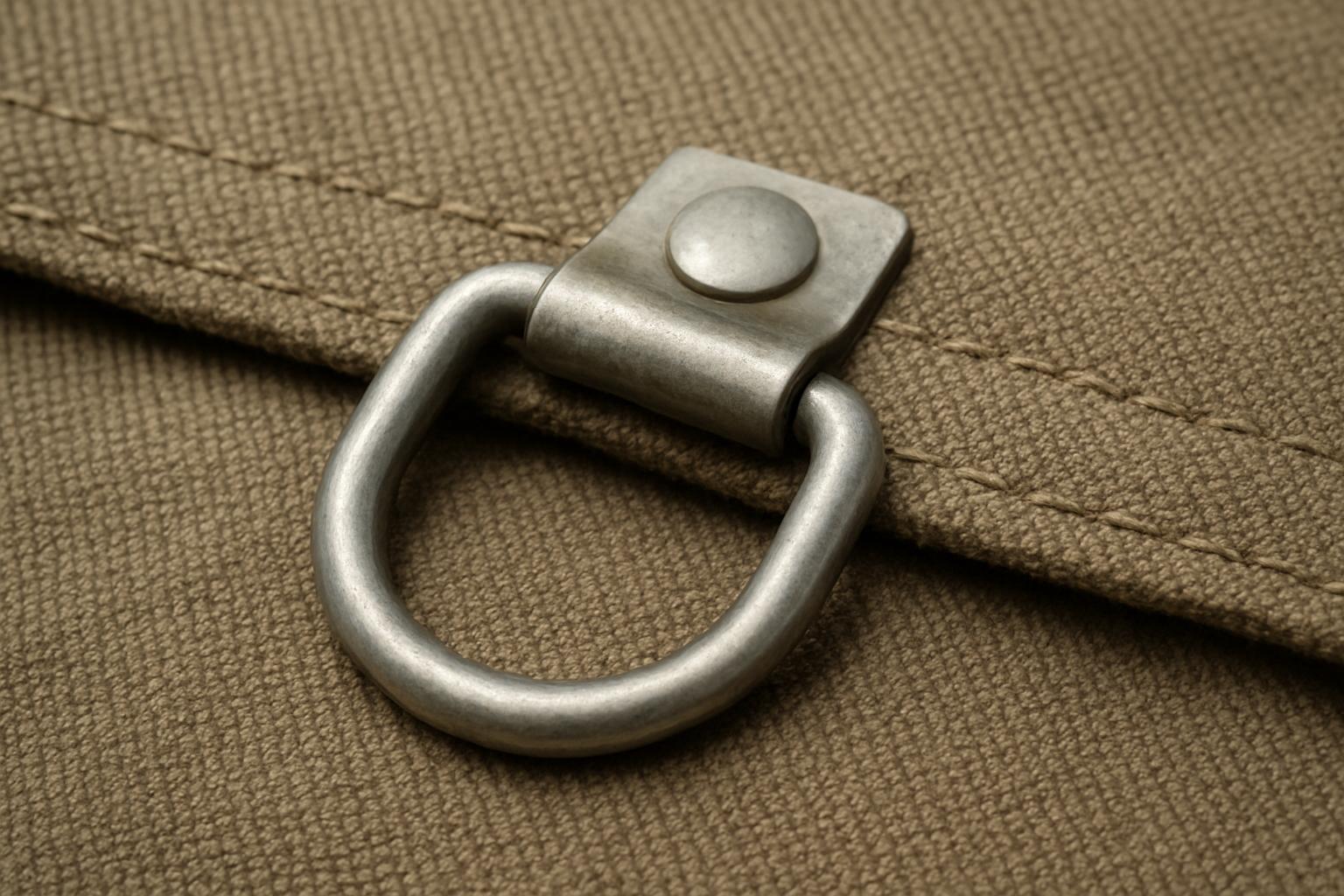 Скобы для тента: как выбрать крепеж, который действительно удержит крышу от ветра